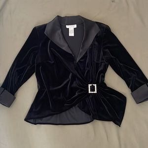 J.R.NITES by CAROL LIN, Black color VELVET  V neck Classic womens Jacket  sz 14”